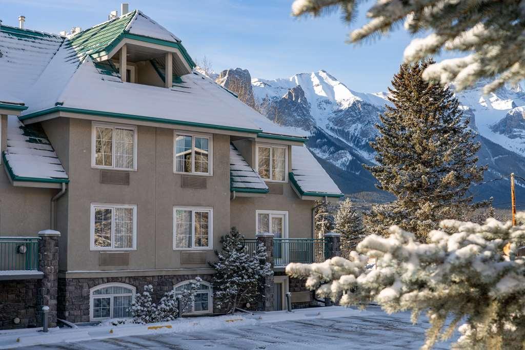 Pocaterra Inn & Waterslide Canmore Bagian luar foto