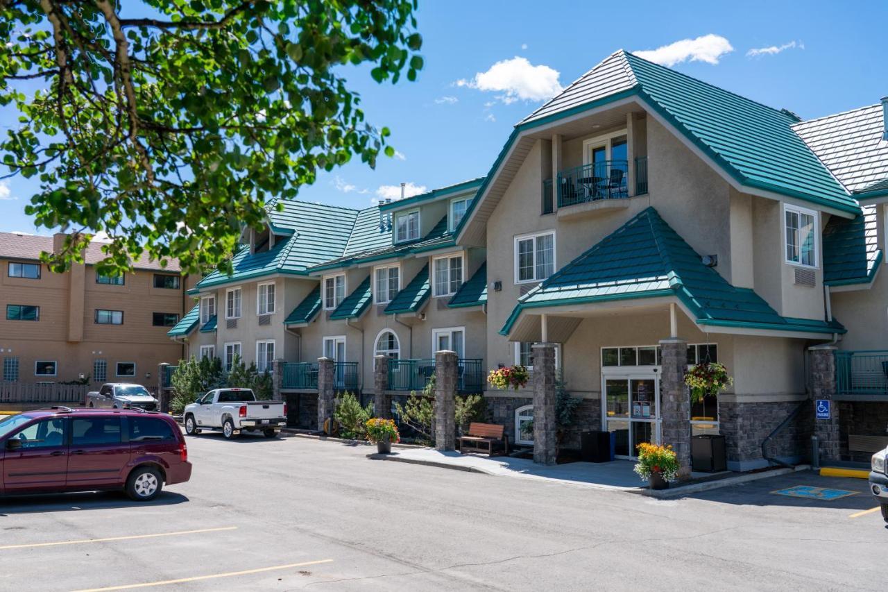 Pocaterra Inn & Waterslide Canmore Bagian luar foto