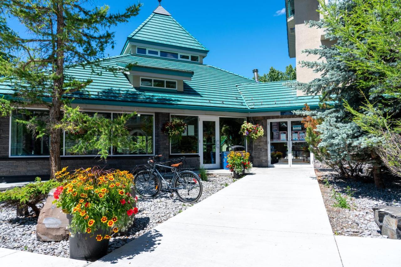 Pocaterra Inn & Waterslide Canmore Bagian luar foto