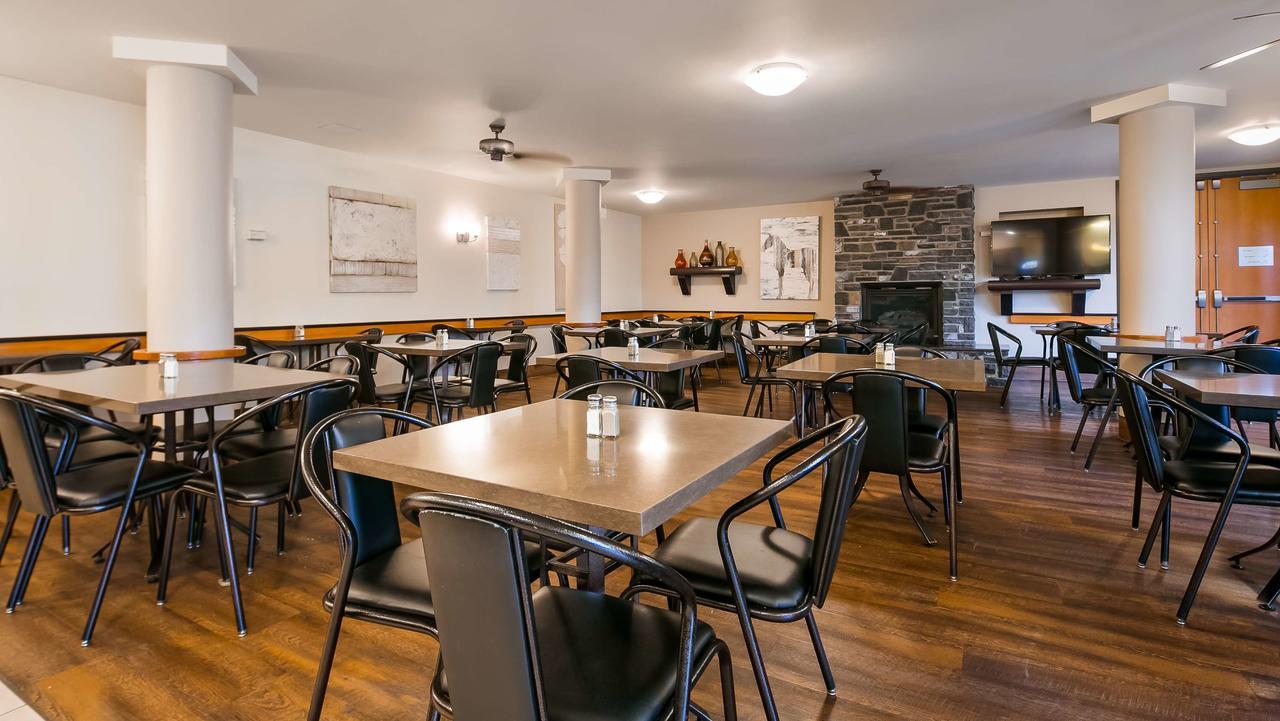Pocaterra Inn & Waterslide Canmore Bagian luar foto