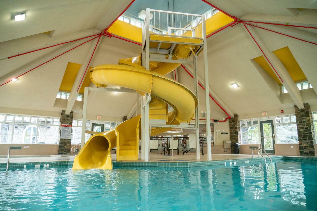 Pocaterra Inn & Waterslide Canmore Bagian luar foto