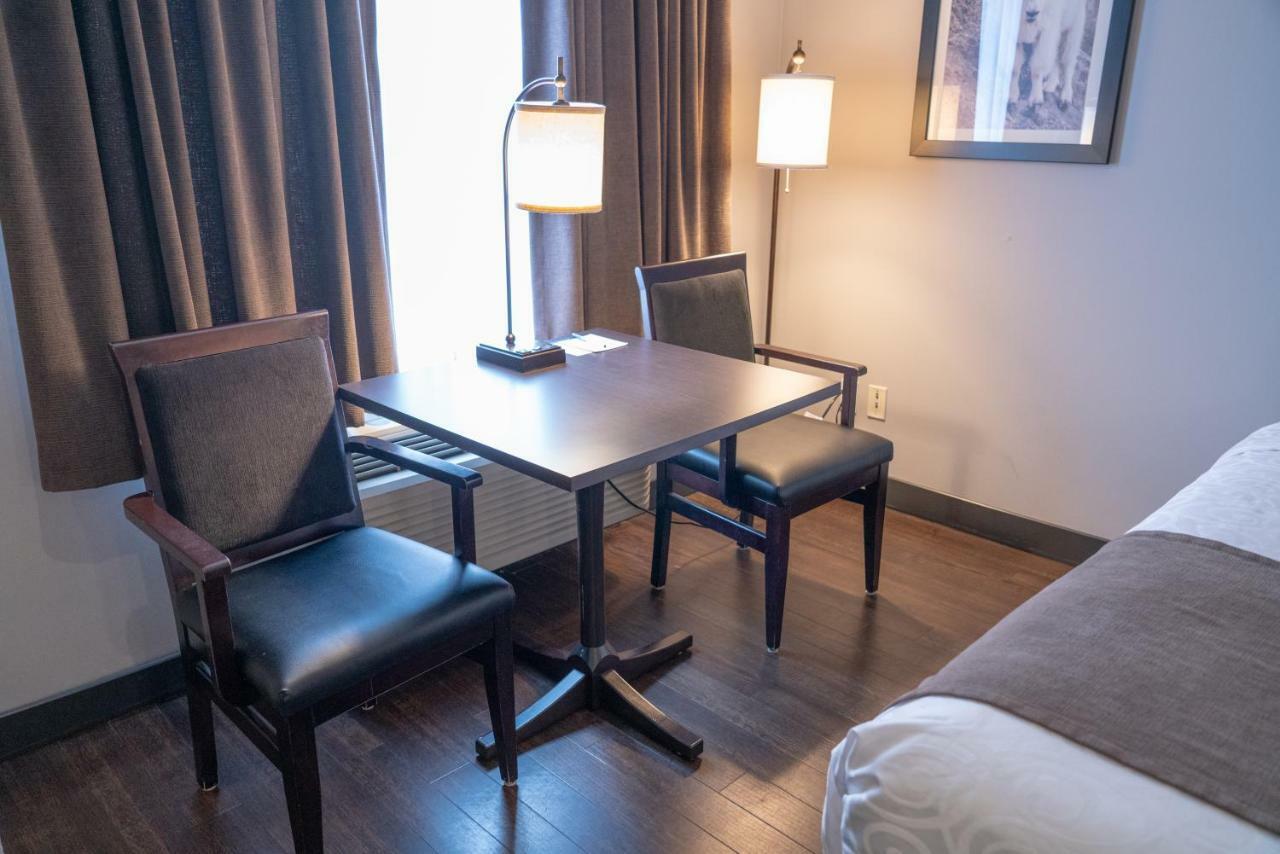 Pocaterra Inn & Waterslide Canmore Bagian luar foto