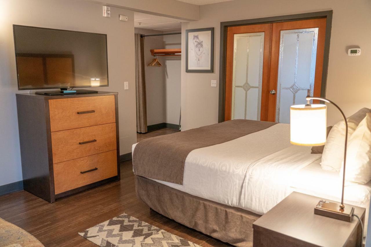 Pocaterra Inn & Waterslide Canmore Bagian luar foto