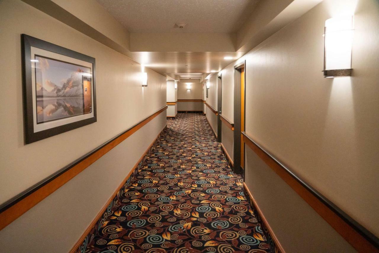 Pocaterra Inn & Waterslide Canmore Bagian luar foto