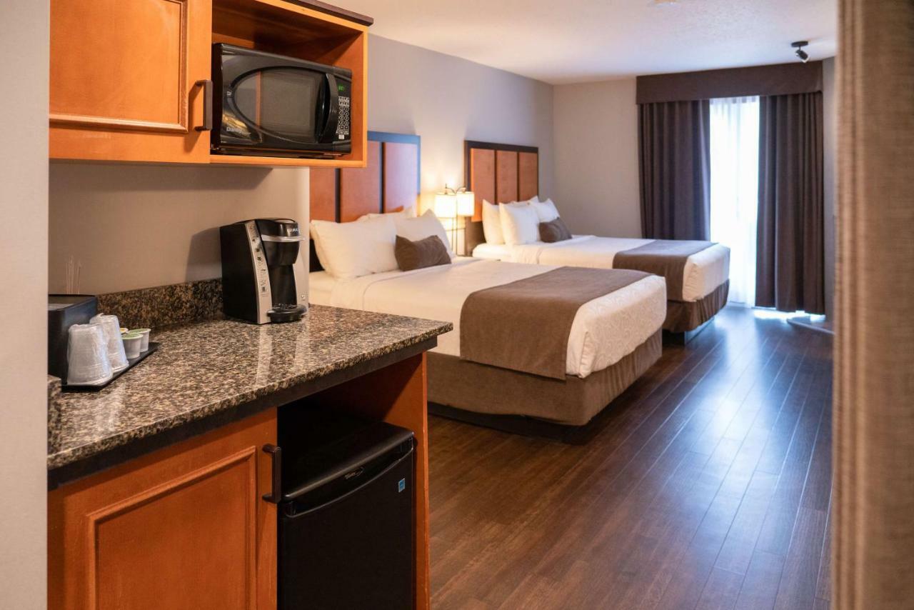 Pocaterra Inn & Waterslide Canmore Bagian luar foto
