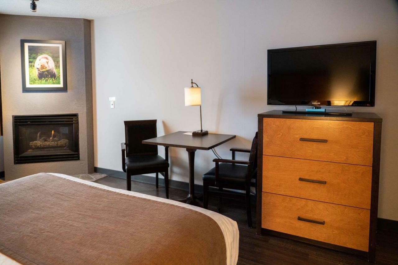 Pocaterra Inn & Waterslide Canmore Bagian luar foto
