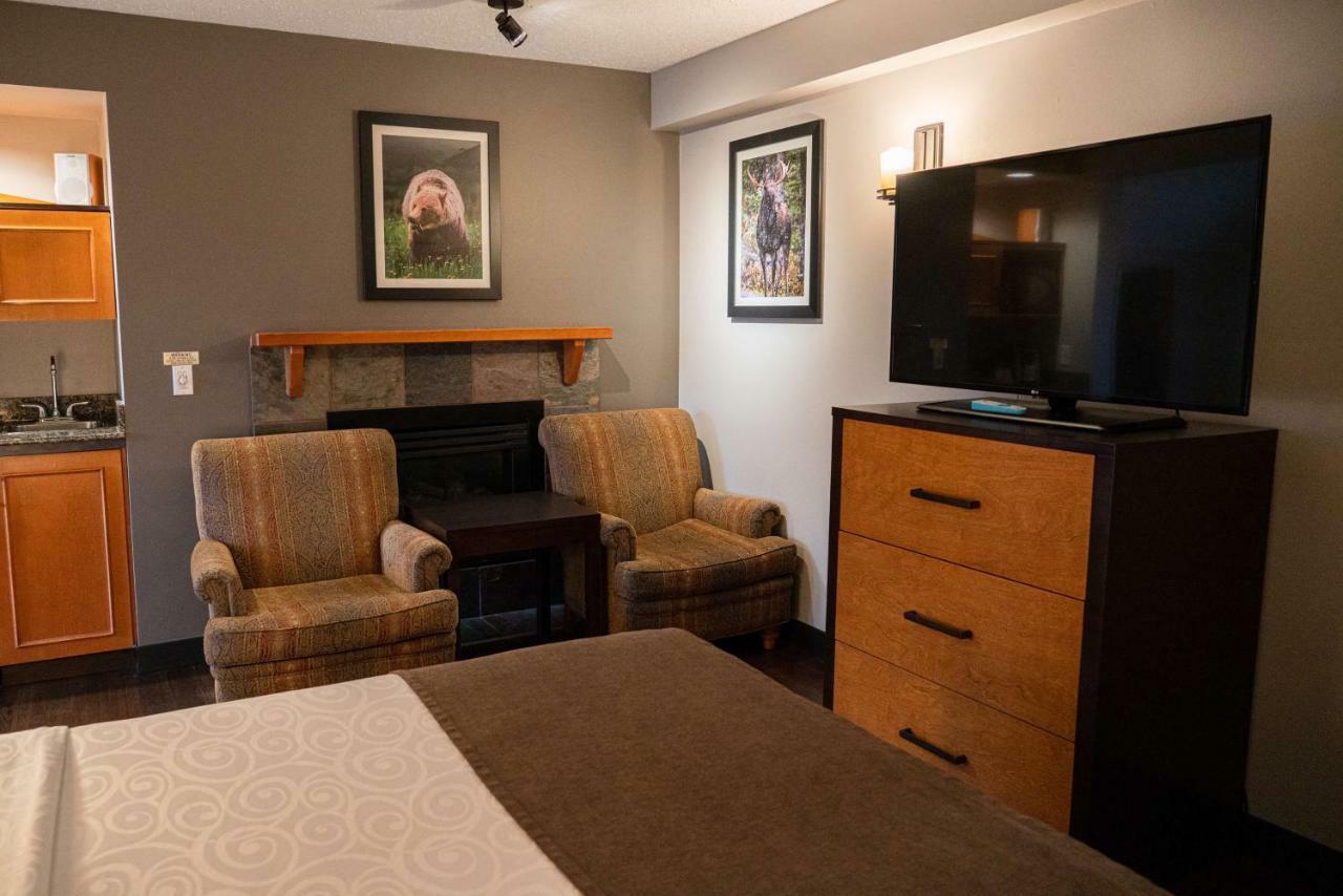 Pocaterra Inn & Waterslide Canmore Bagian luar foto