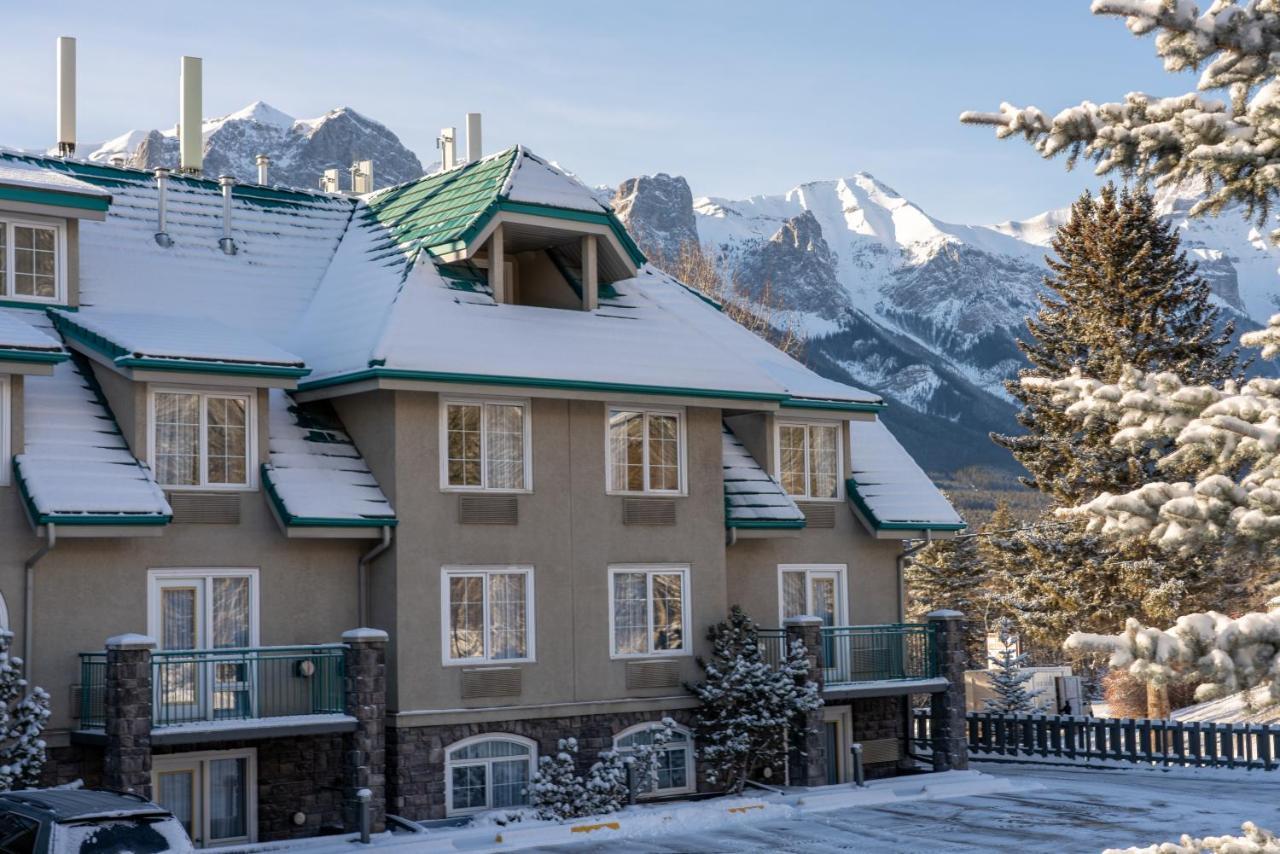Pocaterra Inn & Waterslide Canmore Bagian luar foto