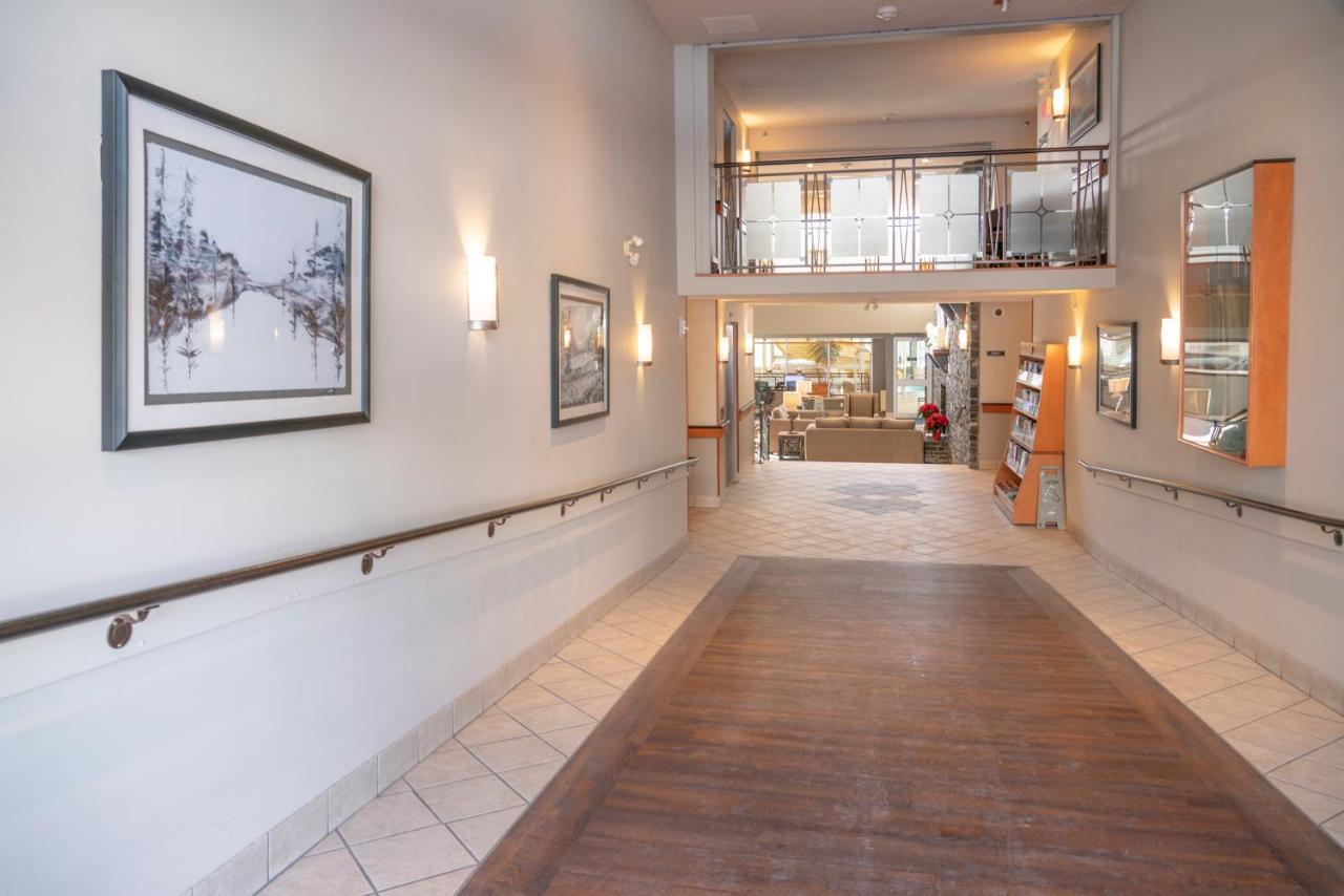 Pocaterra Inn & Waterslide Canmore Bagian luar foto