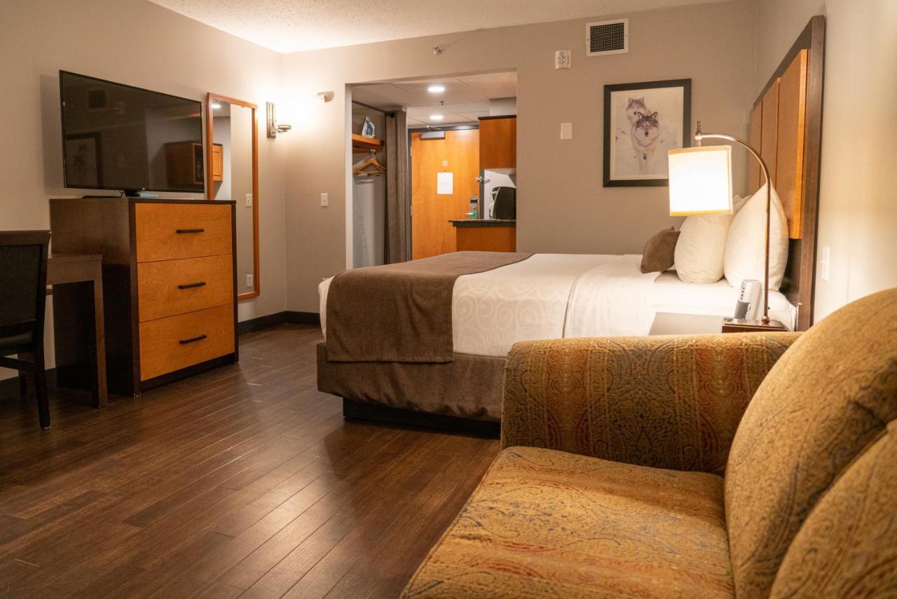 Pocaterra Inn & Waterslide Canmore Bagian luar foto