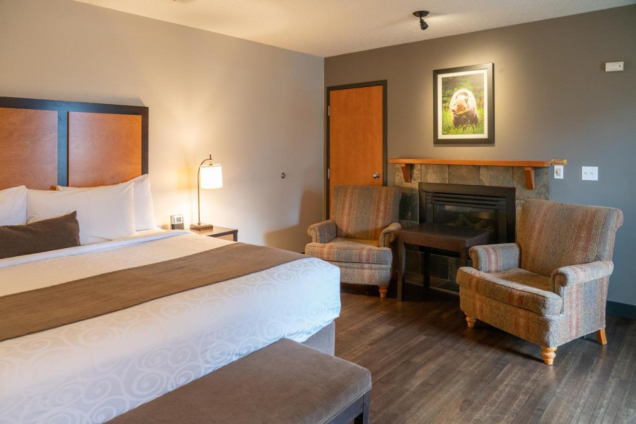 Pocaterra Inn & Waterslide Canmore Bagian luar foto