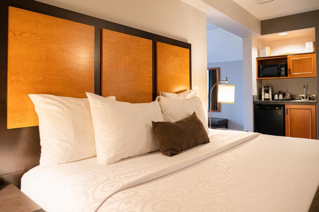Pocaterra Inn & Waterslide Canmore Bagian luar foto