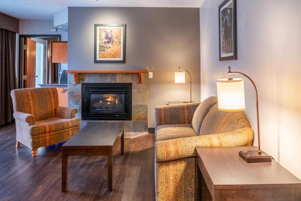 Pocaterra Inn & Waterslide Canmore Bagian luar foto